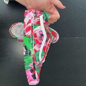 Kenzo x Vans Collab, Never used
Men’s: 7.0
Women’s: 8.5 

WITH BOX + EXTRA LACES